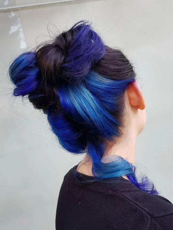 Blu Hair — kreativer Blauton