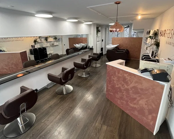 Nadja — Hairstylistin & Make-up Artist