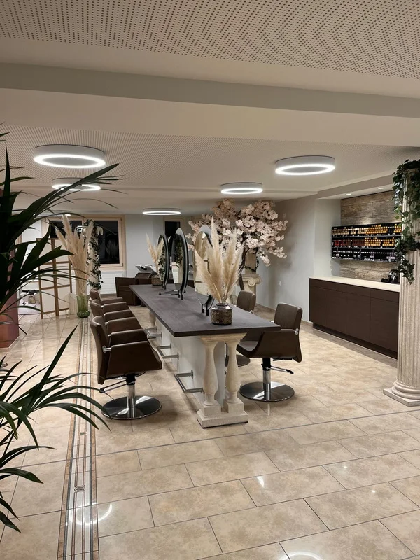 Salon Grenchen — Arbeitsplätze